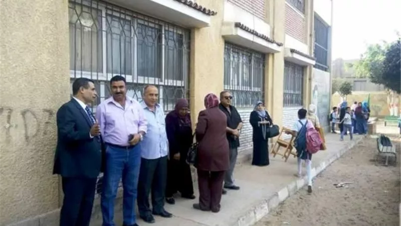 مدير تعليم الخانكة : التقدم للمرحلة الإعدادية بطلب الإلتحاق
