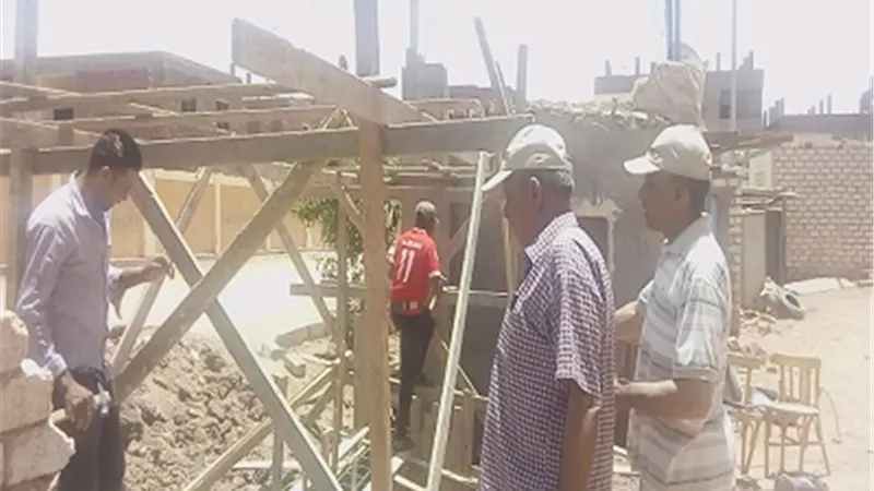 أهالى الهنداو يشاركون إنشاء مبنى إضافي بالجهود الذاتية