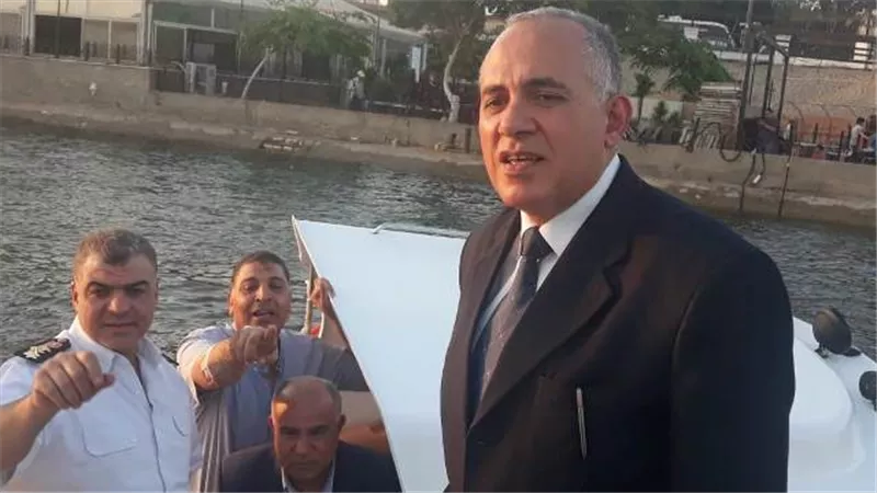 وزير الرى يقود حملة ازالة تعديات على نهر النيل