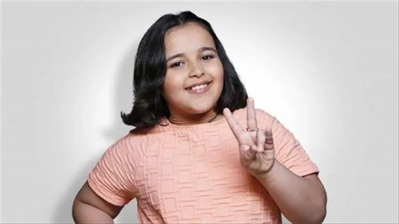 طفلة 