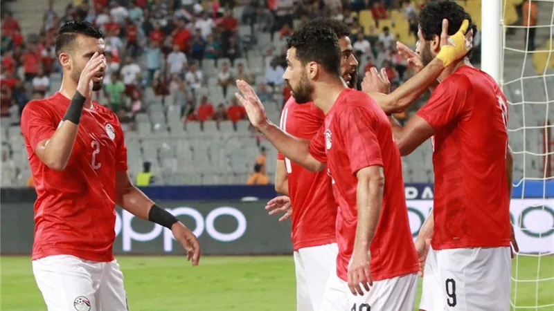 مروان محسن ينهى الشوط الاول لصالح الفراعنة بصاروخية فى شباك غينيا
