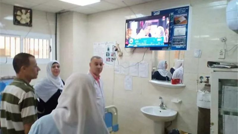 بالصور .. شاشات تليفزيون تخفيفا على مرضى الغسيل الكلوي بمبرة أسيوط
