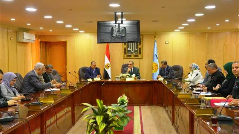 مكاتب تشغيل الشباب بأسيوط عاطلة عن العمل