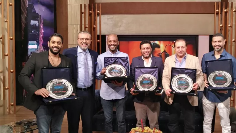 عمرو الليثى يُكرم نجوم فيلم الممر ويطالب بعرضه بالجامعات والمعاهد .. صور