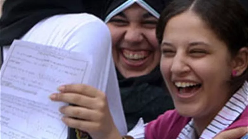 طلاب الأدبي عن الفلسفة والمنطق: 