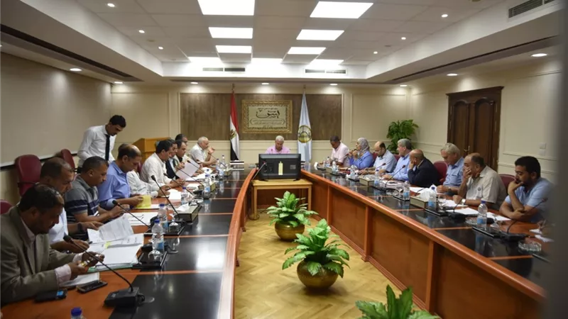 محافظ مطروح :التصدى بحزم لكافة التعديات على خطوط المياه