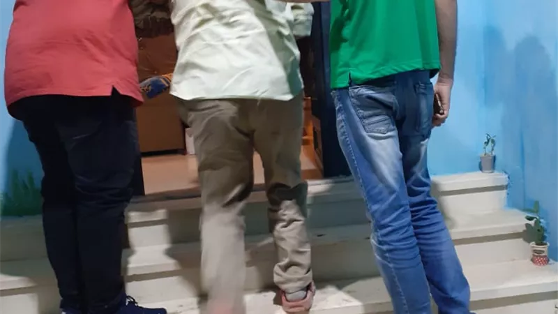 فريق أطفال بلامأوي بالسويس ينقذ مشردين بلامأوي