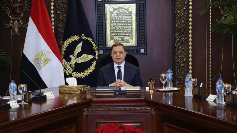 وزير الداخلية يجتمع مع القيادات الأمنية لمراجعة خطة تأمين بطولة الأمم الافريقية 2019
