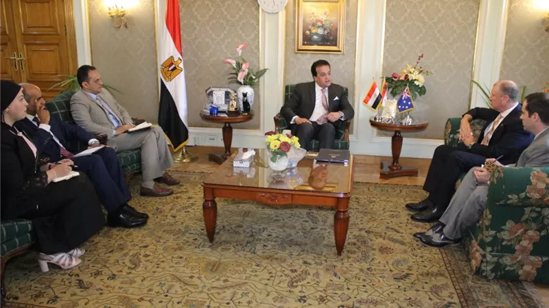 وزير التعليم العالي يبحث التعاون العلمى مع السفير الأسترالى بالقاهرة