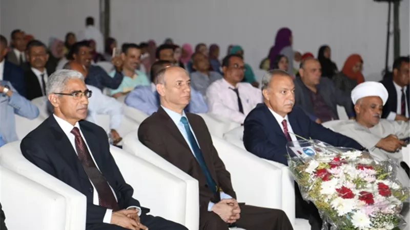 تكريم رئيس جامعة جنوب الوادي بمركز دندرة الثقافي بقنا