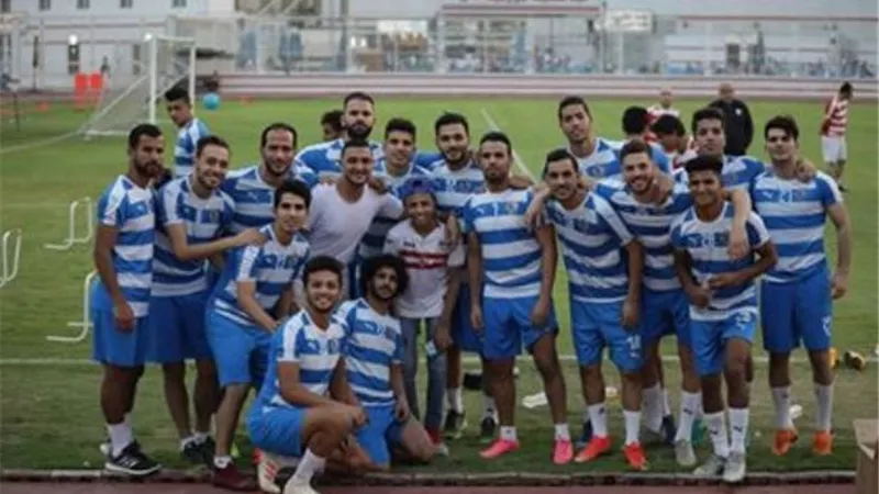 لفتة إنسانية من لاعبي الزمالك مع طفل مصاب بالسرطان