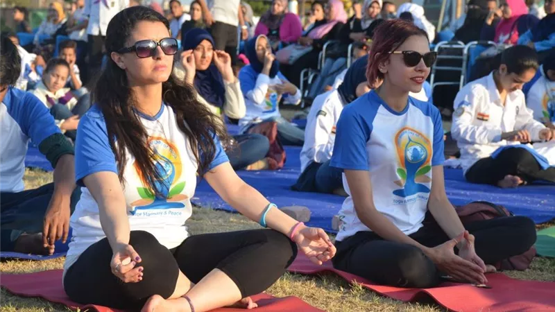 سفارة الهند بالقاهرة تحتفل باليوم العالمي الخامس لليوجا