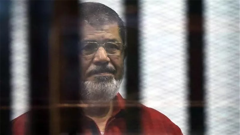 النيابة تأمر بدفن جثة محمد مرسي العياط بعد انتهاء لجنة الطب الشرعي من مهمتها