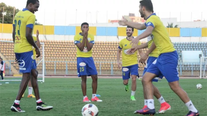 نجم دفاع الإسماعيلي يصدم الزمالك وينتقل للأهلى