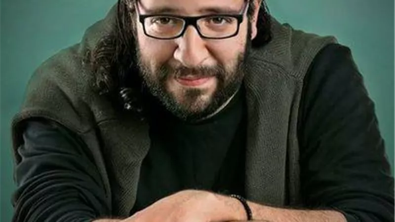 اصابه الفنان أحمد أمين بالحنجرة تمنعه عن العمل