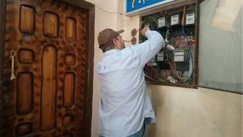 جهاز العبور يشُن حملة مكبرة لغلق وتشميع الوحدات المخالفة بالمدينة..صور