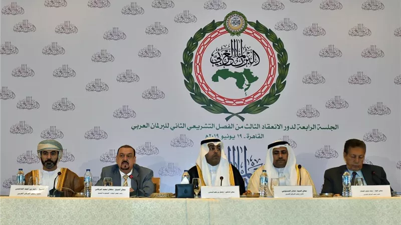 رئيس البرلمان العربي يدعو الدول إلى تغليب المصلحة الوطنية