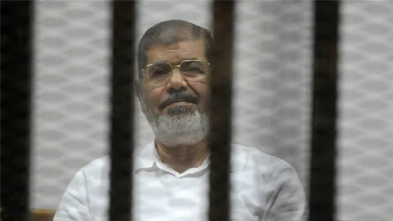 مصدر يكشف تفاصيل الحالة الطبية لمحمد مرسي وسبب الوفاة