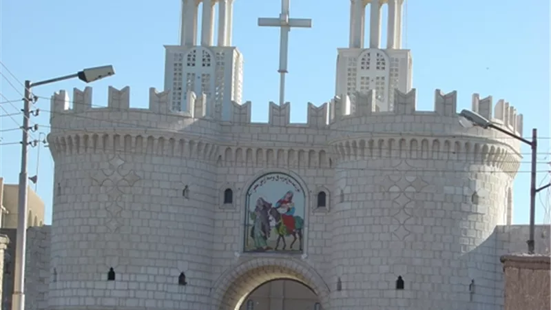 محافظ أسيوط يوجه بتوفير كافة سبل الدعم الممكنة لاحتفالات الدير المحرق