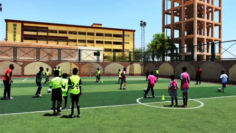محافظ أسوان يتابع الإستعدادات لعرض مباريات كأس الأمم الإفريقية فى 68 مركز شباب ونادى على مستوى المحافظة