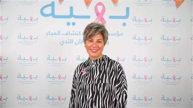 مفيدة شيحة فى زيارة لمستشفى بهية