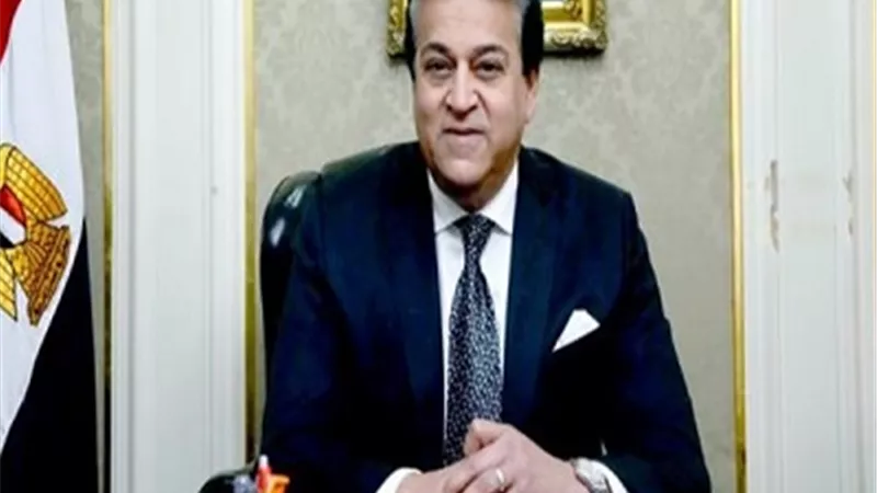 عبد الغفار يستعرض الموقف التنفيذي للمشروعات القومية للجامعات والمراكز البحثية
