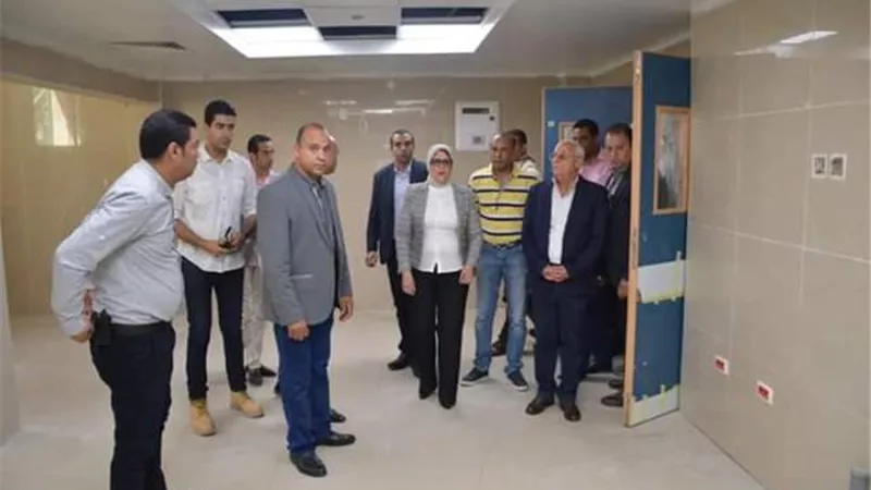 وزيرة الصحة ومحافظ بورسعيد يتفقدان مستشفى بورفؤاد العام