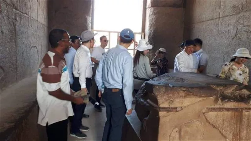 عمدة شنغهاى والوفد المرافق يزور معبد الكرنك بالأقصر