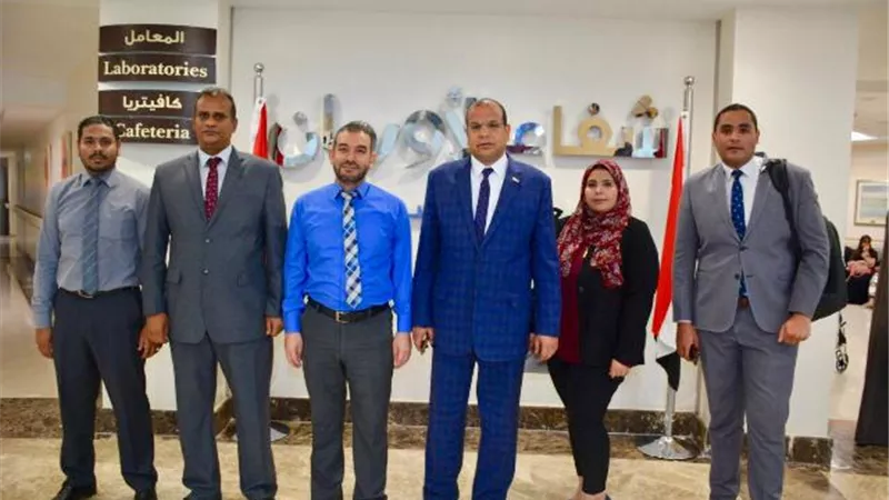 مسئول المصريين ببريطانيا يزور مستشفى شفاء الأورمان بالأقصر