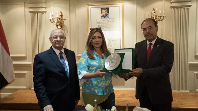 ليلى علوى ودرية شرف الدين في لجنة تحكيم مشروعات إعلام الجامعة البريطانية