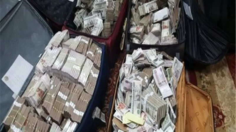 ضبط مدير ومفتش بالضرائب العقارية لتقاضيهم رشوة 100الف جنيه بأسيوط