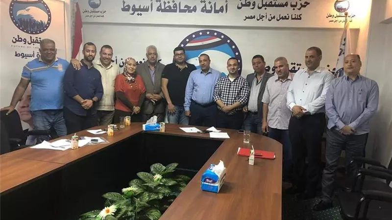 عمال مستقبل وطن باسيوط ترصد مشاكل العمال للعمل على حلها