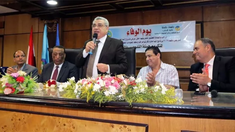 نائب رئيس جامعة طنطا يحضر حفل ختام مشروعات التخرج بكلية الآداب
