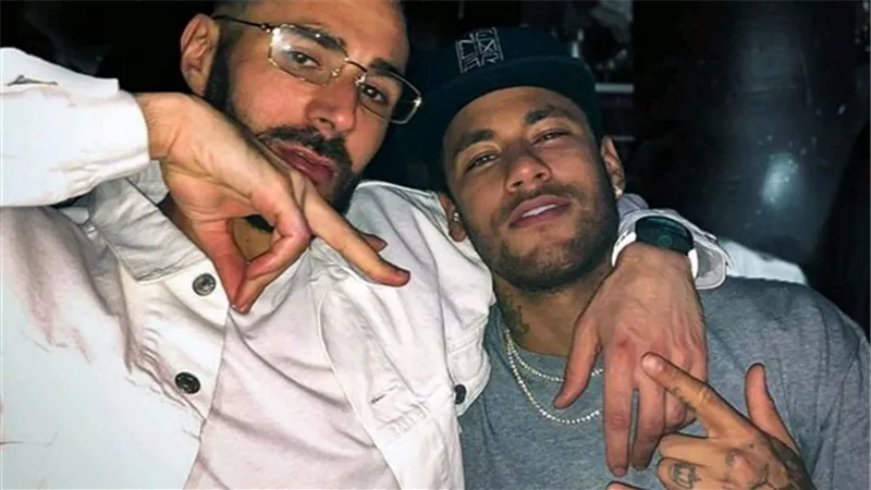 صورة كريم بنزيمه ونيمار تشعل السوشيال ميديا