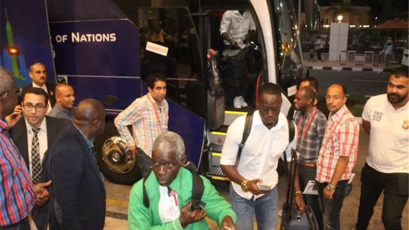 أمم أفريقيا 2019 .. الإسماعيلية تستقبل منتخب غينيا بيساو بالورود ..صور