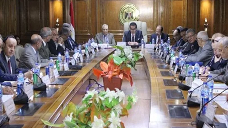 الجامعات الخاصة: خفض الحد الأقصى لأعداد المقبولين بالصيدلة وطب الأسنان 25%