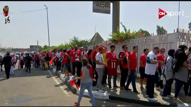 رغم حرارة الطقس .. توافد الجماهير إلى استاد القاهرة الدولى لحضور مباراة مصر وزيمبابوى فى افتتاح الكان 2019
