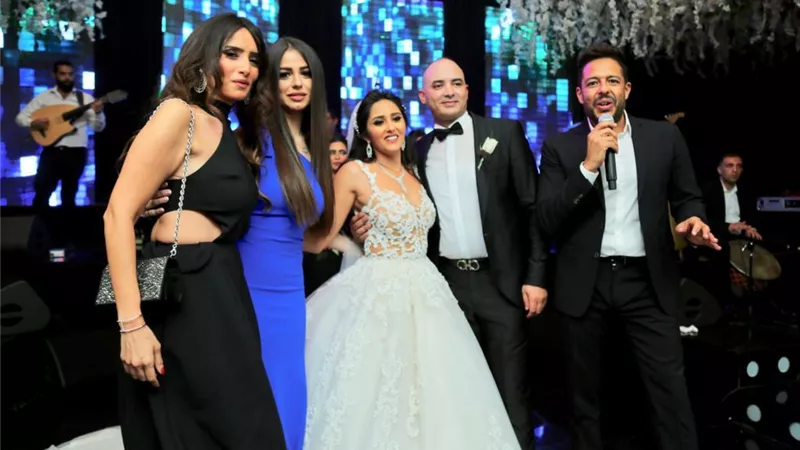 بالصور .. حماقي يشعل زفاف 