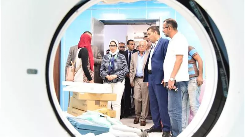 وزيرة الصحة ومحافظ بورسعيد يتفقدان منظومة التأمين الصحي الجديد