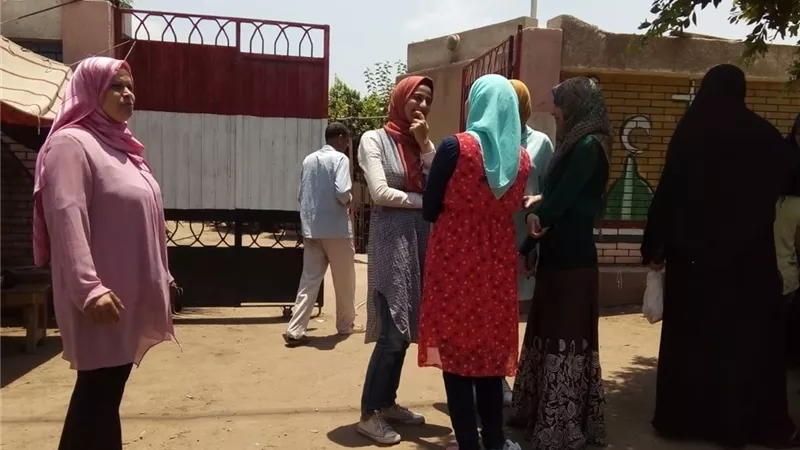 رغم سهولة الفيزياء .. حالة اغماء بالمنوفية و ضبط موبايل بلجنة الشهداء