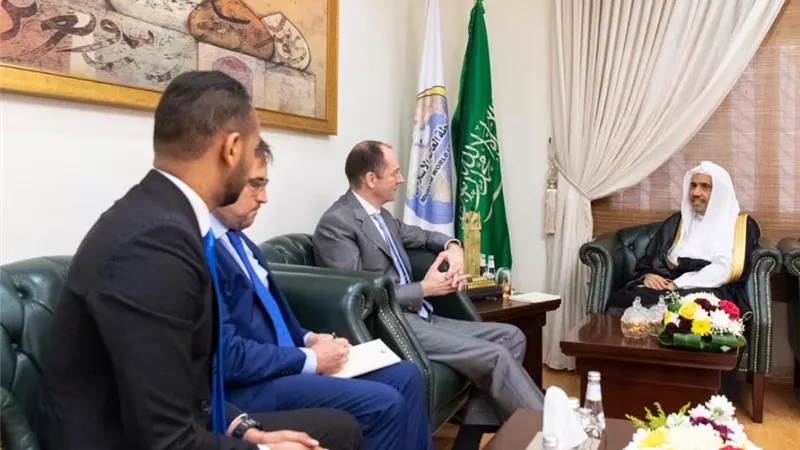 الامين العام لربطة العالم الاسلامى يبحث مع سفير النمسا بالسعوديه التوعية بخطورة خطاب التطرف والكراهية