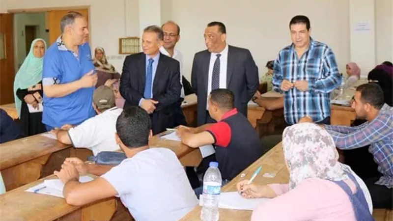 إقبال كثيف للطلاب الوافدين على دراسة الماجستير بجامعة طنطا صور