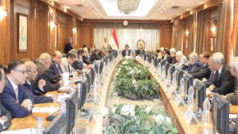 بدء الاختبارات الإلكترونية بالصيدلة وطب الأسنان والعلاج طبيعي والتمريض..آخر يوليو