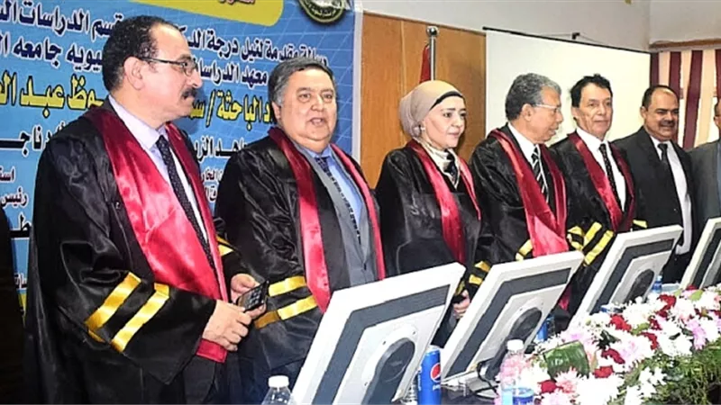 دكتوراة حول التحول الديمقراطى واثره على الدور السياسى للمرأة فى مصر