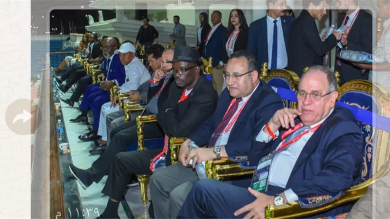 وزير الشباب ورئيس الماف يشيدا باستاد الاسكندريه