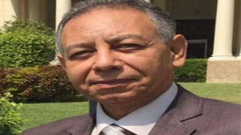 مستشار الفيزياء يرد علي سؤال طلاب الثانوي بشأن الامتحان
