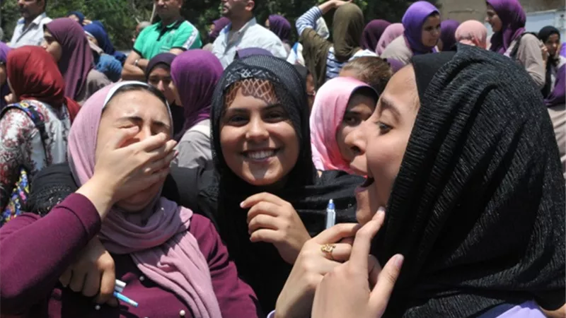 طلاب علمى ينتهون من امتحان الفيزياء في نصف الوقت