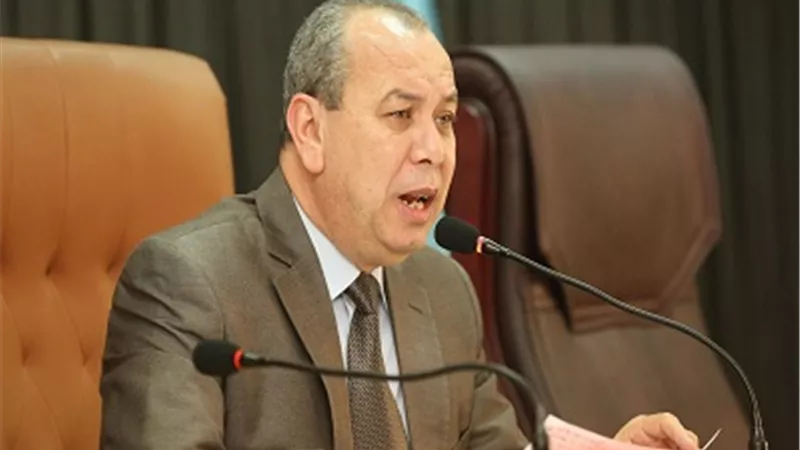 طه يتابع صرف التعويضات للمتضررين من حادث حريق المنازل بشارع الفتح