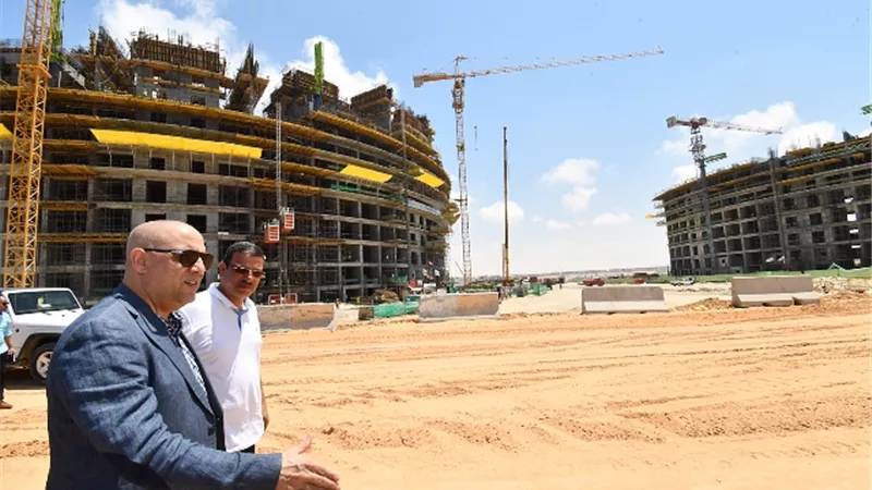 وزير الإسكان يتفقد الأبراج الشاطئية بمدينة العلمين الجديدة