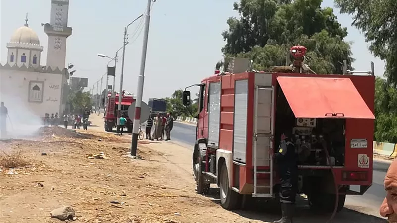 بالصور.. الحماية المدنية تسيطر علي حريق مخلفات زراعية بأسيوط